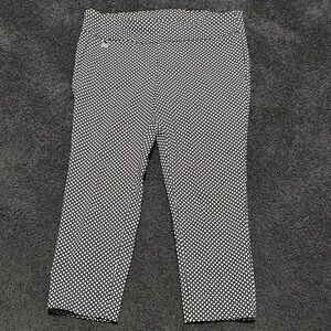 Stylish Black and White Womens capris.